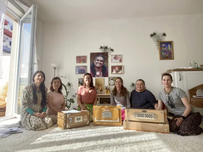 Kurz-hry-na-harmonium-1-jpg.webp