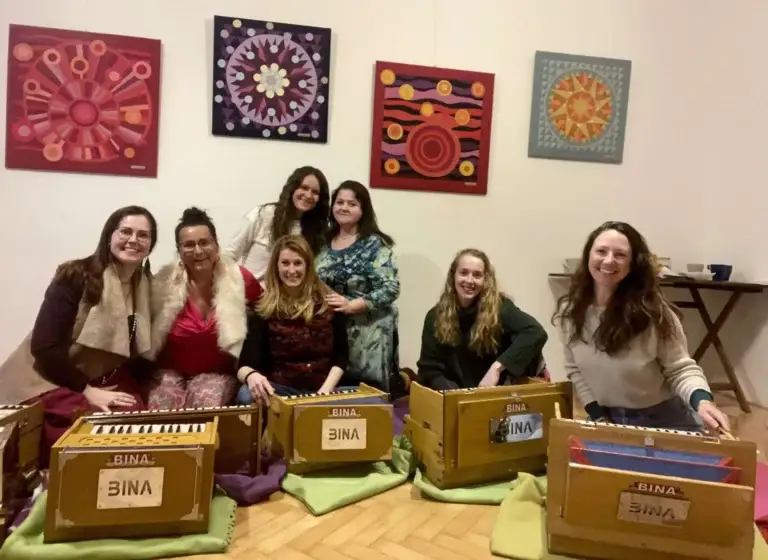 kurz hry na harmonium s Pavlou Saraswati v Praze