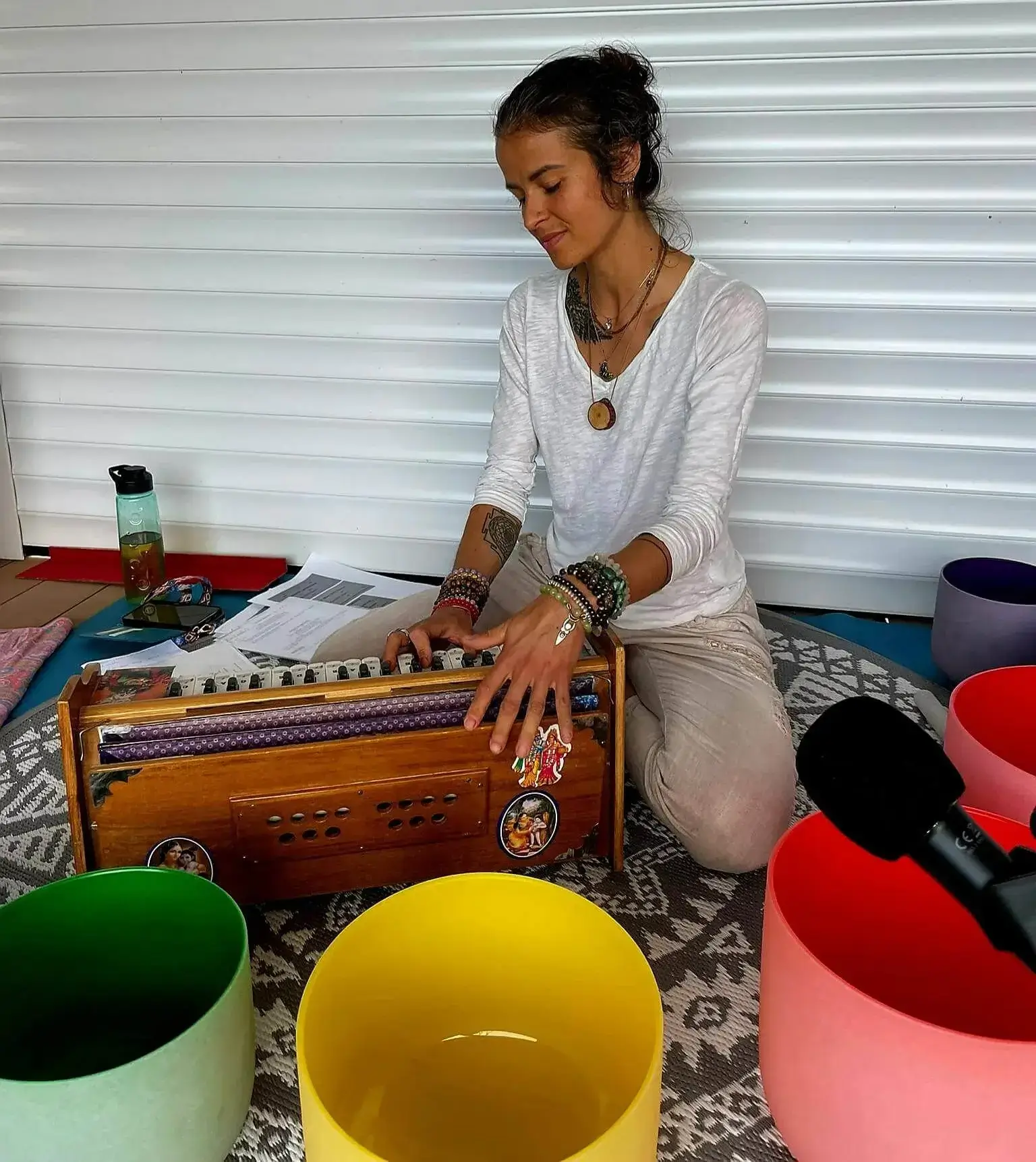 Veronika sdílí zkušenosti s individuální konzultací zpěvu a manter u Pavly Saraswati