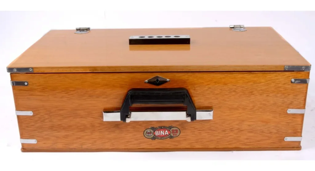 Harmonium značky Bina - kvalita prověřená tradicí. Dodává Pavla Saraswati - Praha a ČR a SR