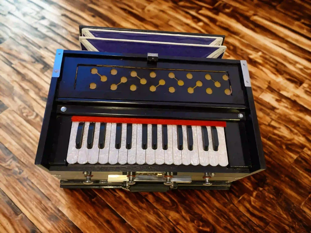 harmonium - hudební nástroj z Indie - prodej Pavla Saraswati