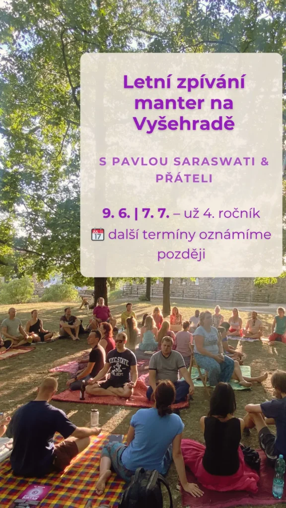 Společné zpívání manter se Saraswati v parku na Vyšehradě při západu slunce. Zažij to s námi i letos