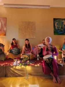 Kirtan-lilie-praha pavla saraswati 1